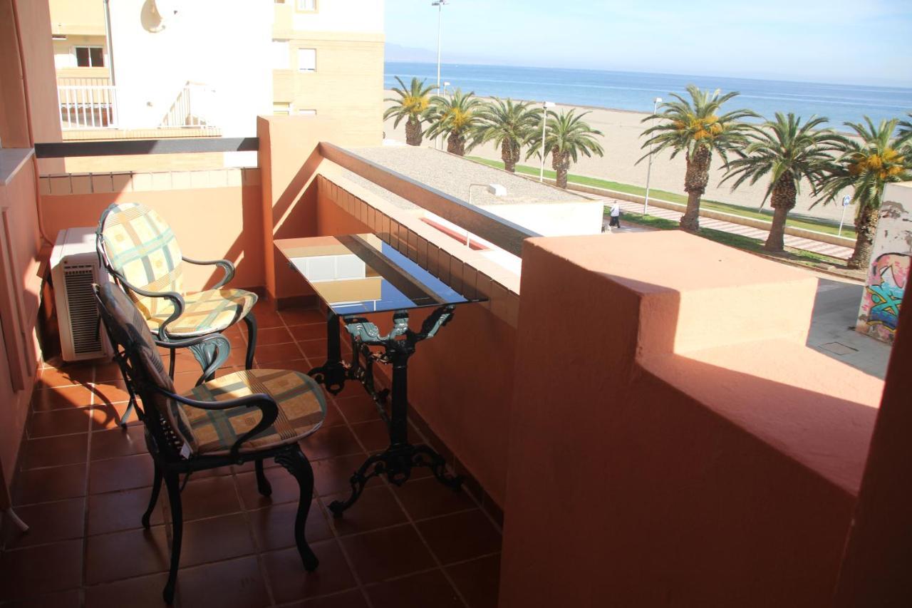 Apartamento En Primera Linea De Playa, Con Vistas A La Playa Y Con Wifi Roquetas de Mar Ngoại thất bức ảnh